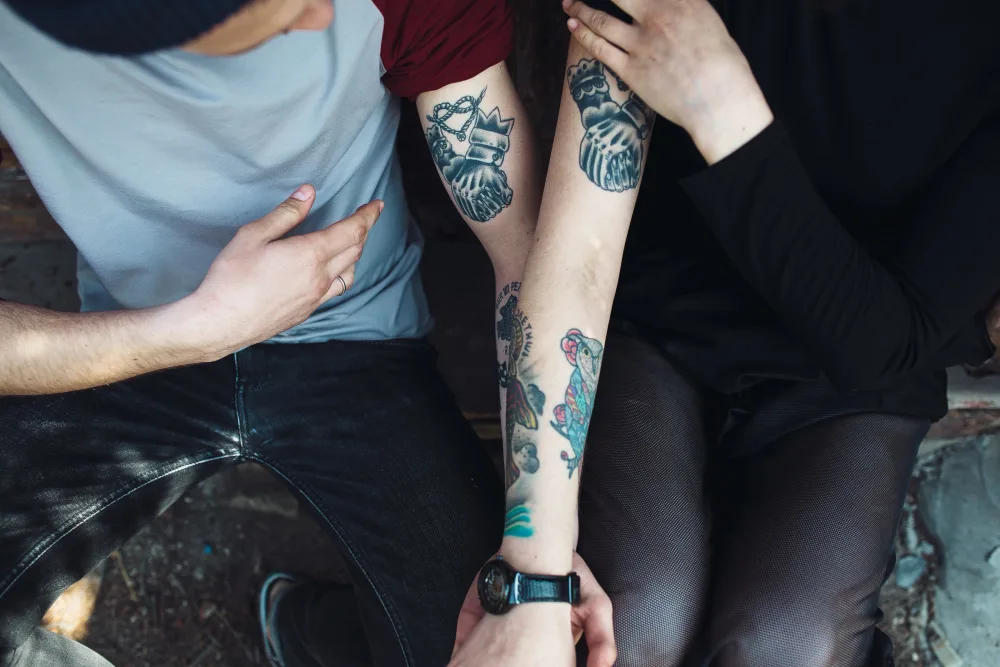 Blackwork vs. Color Tattoos: Which to Choose?